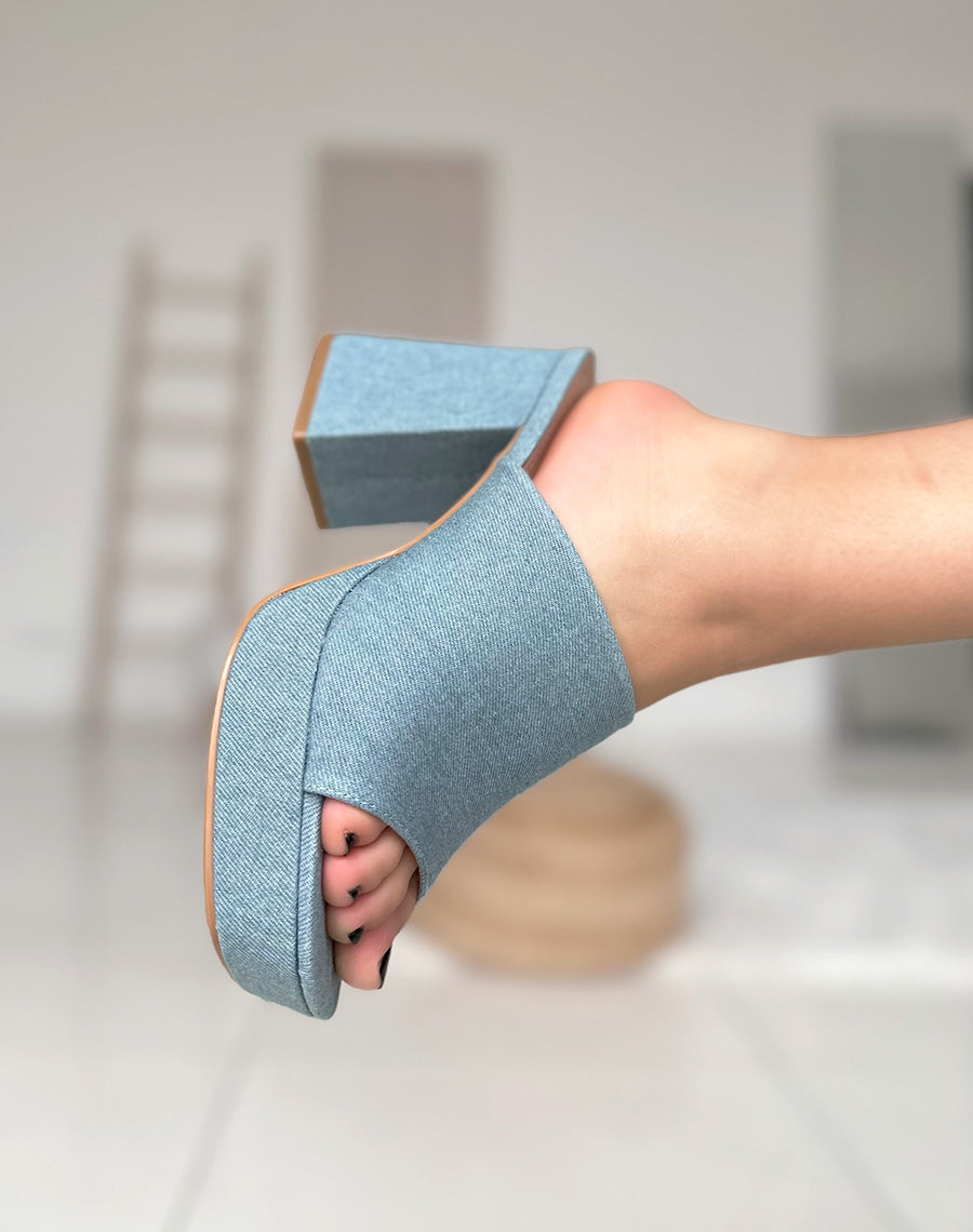 Mules en jean à gros talon et grosse plateforme