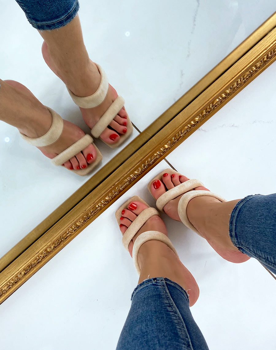 Mules en suédine double lanière à talon beige