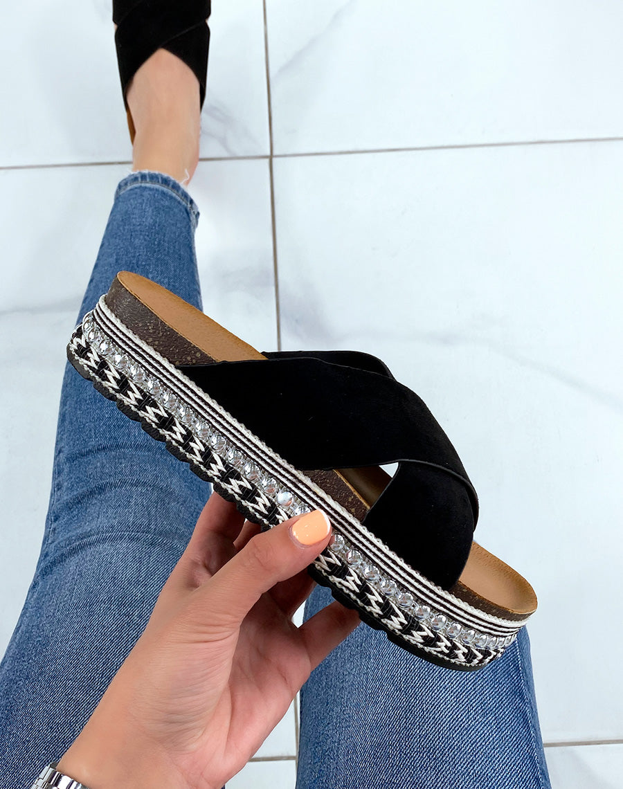 Mules en suédine noire à brides entrecroisées à plateforme