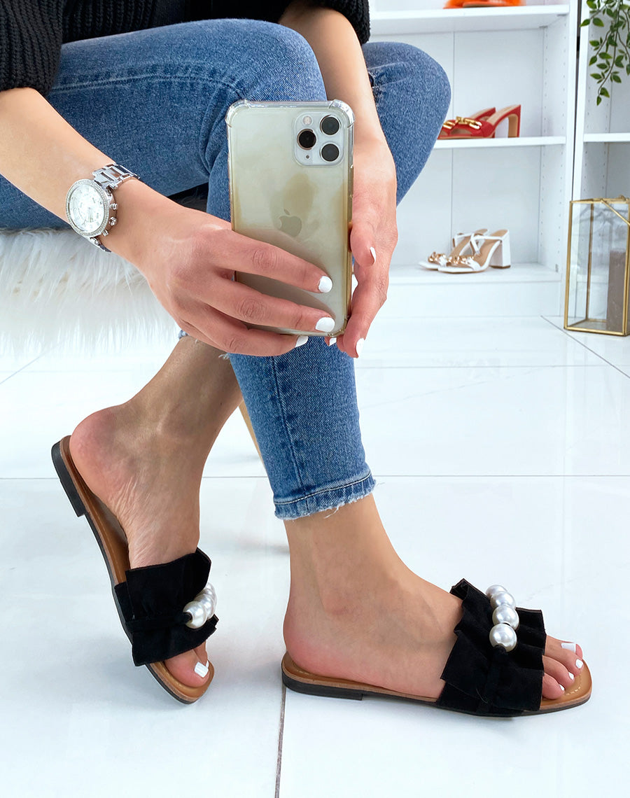 Mules en suédine noire à grosses perles