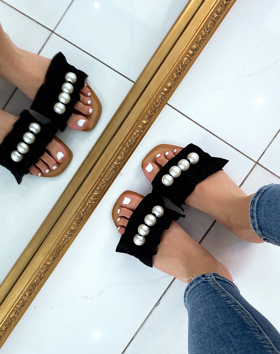 Mules en suédine noire à grosses perles