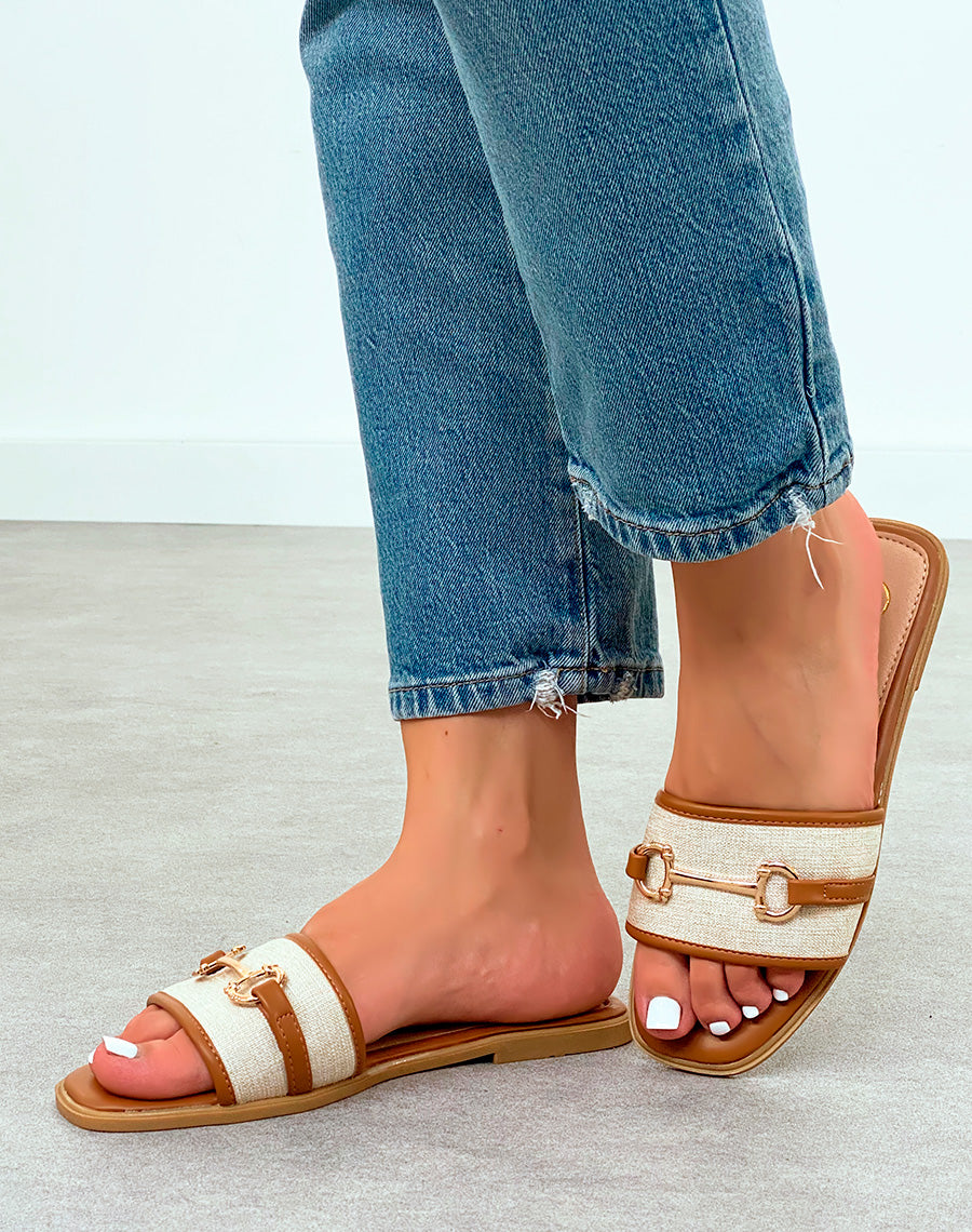 Mules Femme Camel Chic avec Bride Tissée Beige et Ornements Dorés