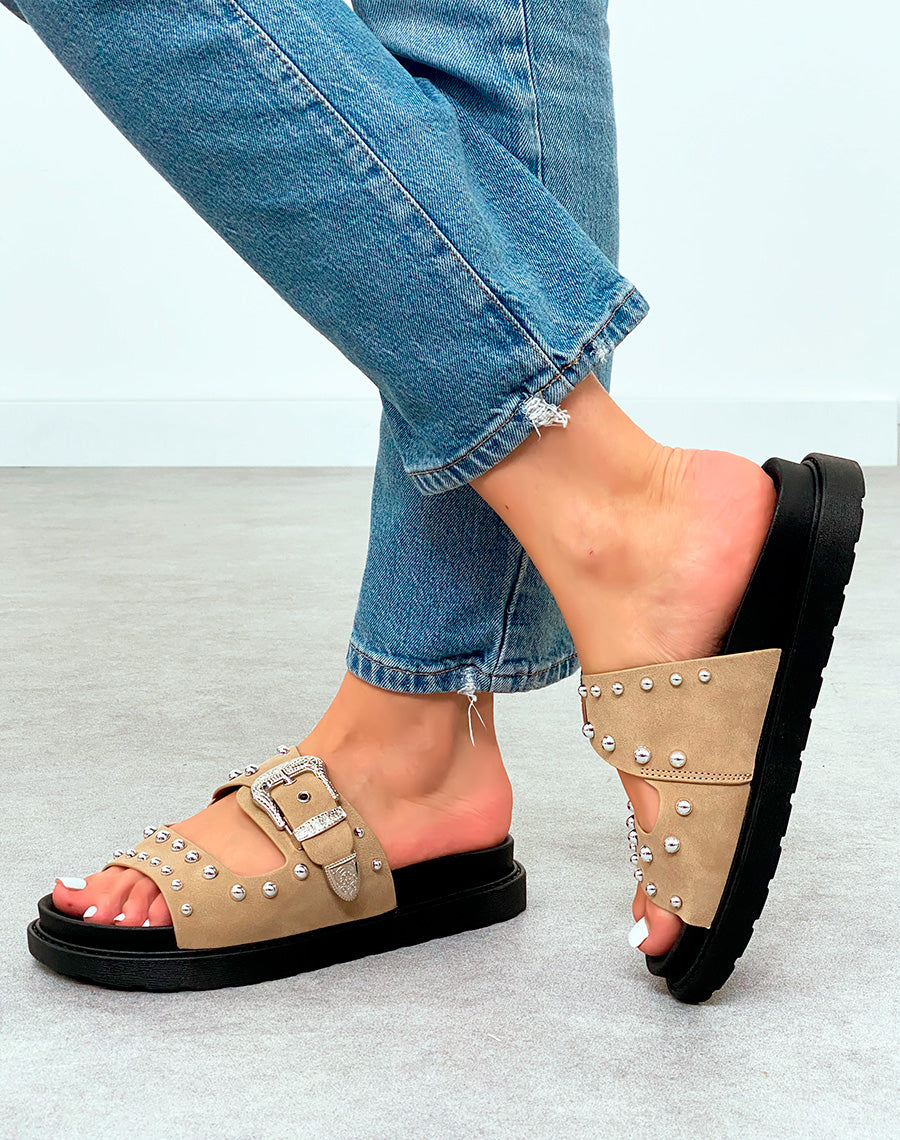 Mules Femme Taupe Plateforme Cloutées avec Sangle Argentée Tendance