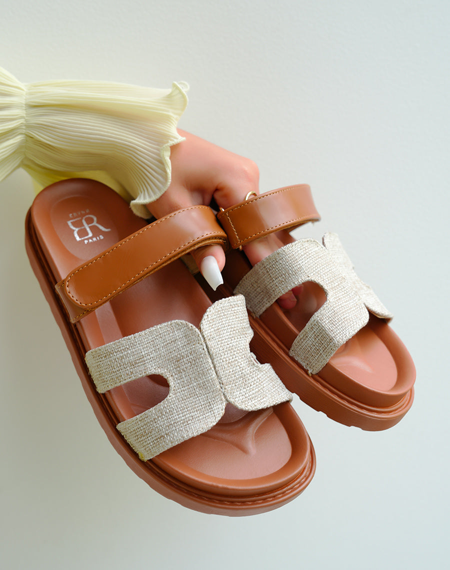 Mules femmes bi-matières et bi-couleurs beige et camel avec bride scratch