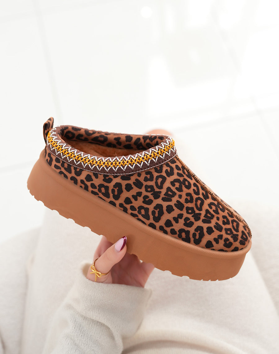 Mules fourrées marron effet léopard pour femme tendance et confortables