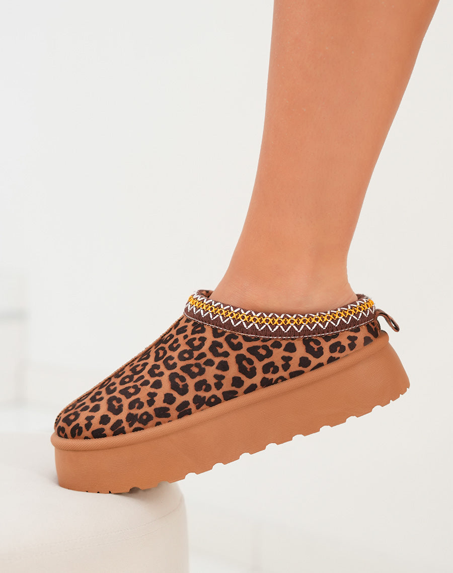 Mules fourrées marron effet léopard pour femme tendance et confortables