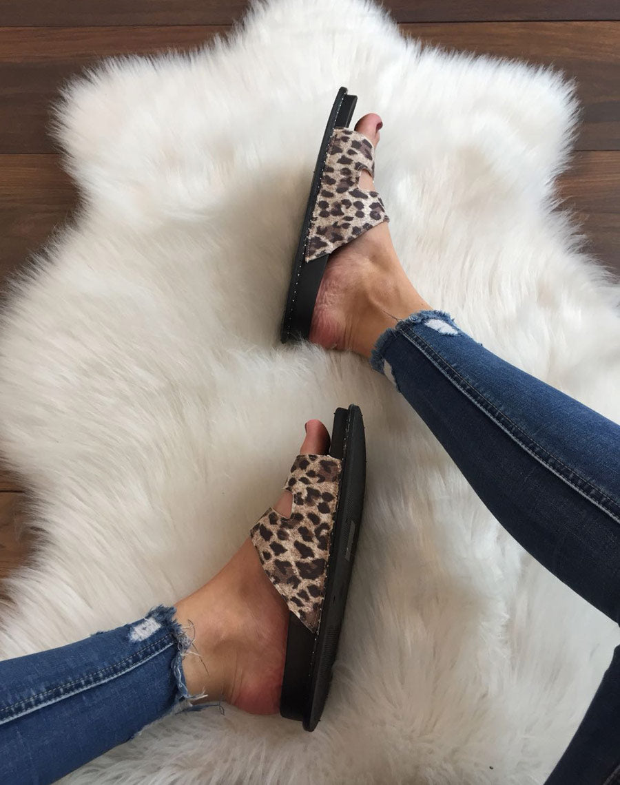 Mules imprimé léopard à boucles argent