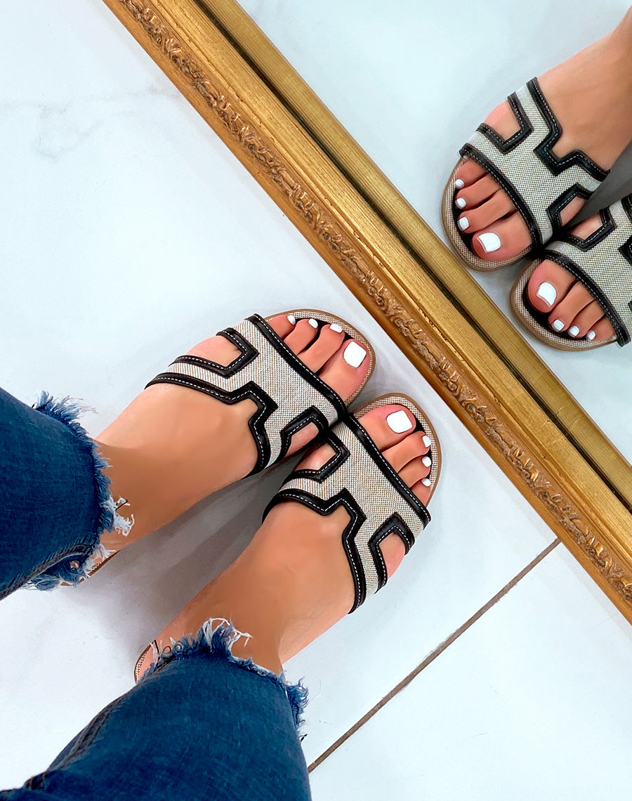 MULES NOIRES BI-MATIÈRE ET FORME EN H