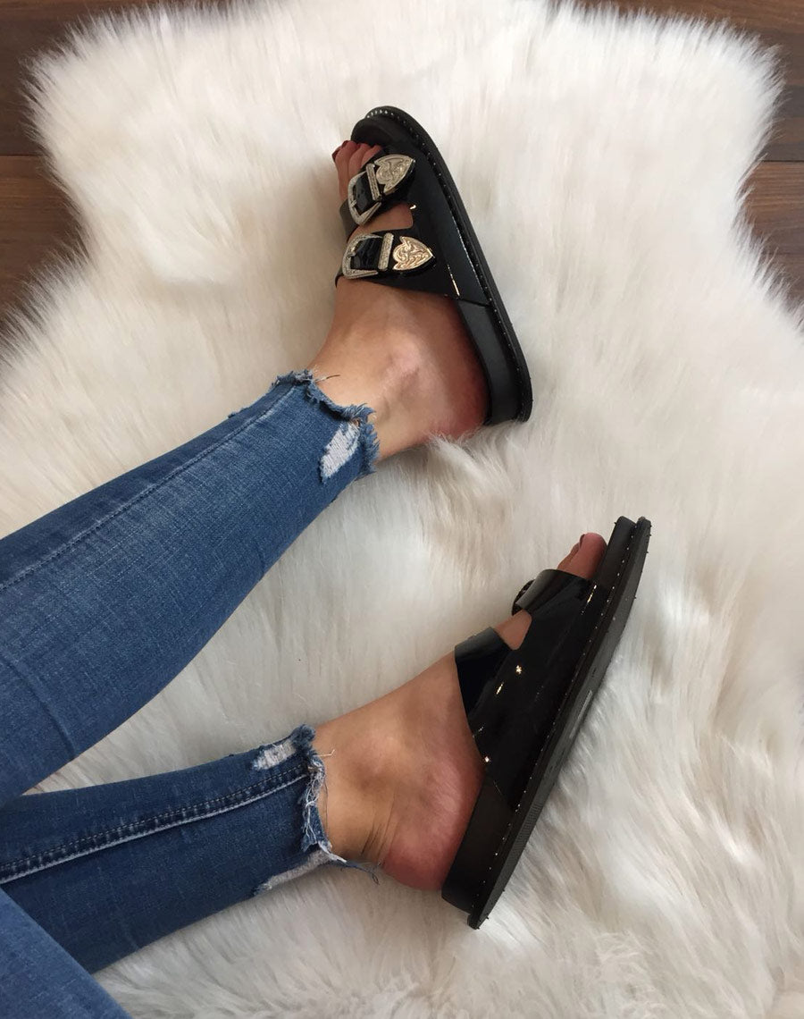 Mules noires à boucles argent