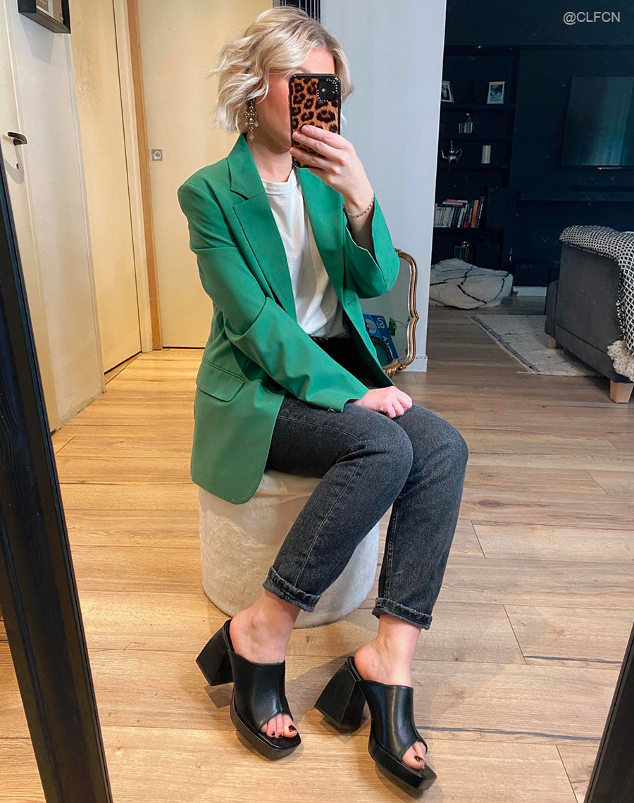 Mules noires à bride épaisse et talon épais et imposant