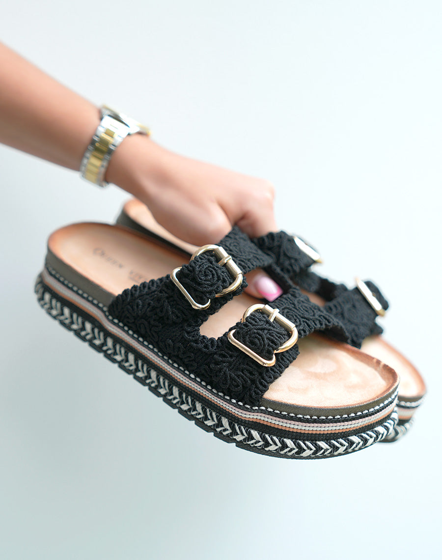 Mules Noires Brodées à Plateforme Aztèque – Tendance