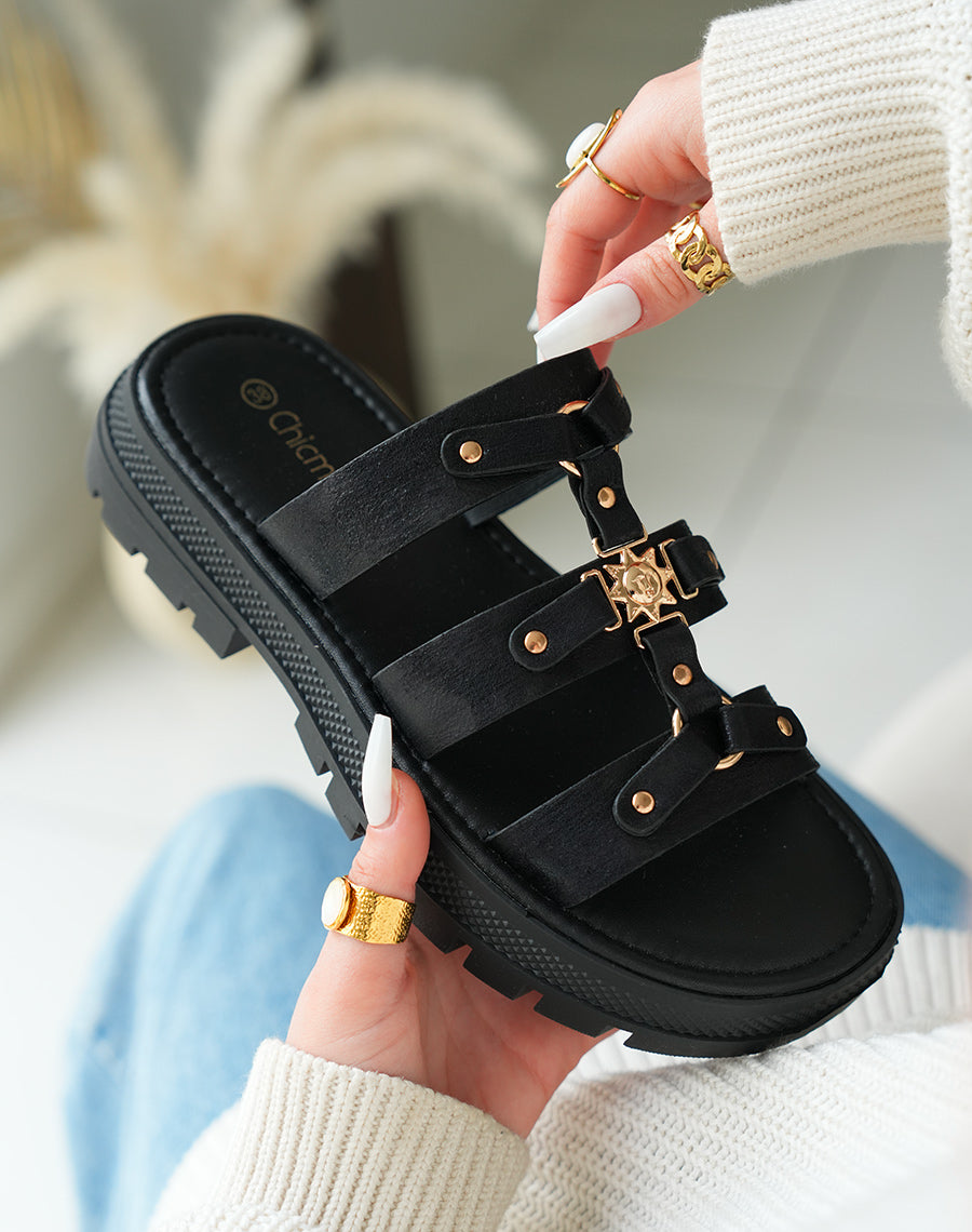 Mules Noires Cloutées avec Bijoux Soleil – Éclat et Audace au Quotidien