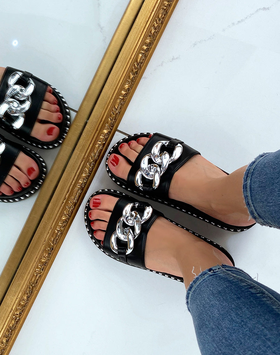 Mules noires cloutées à chaîne argentée