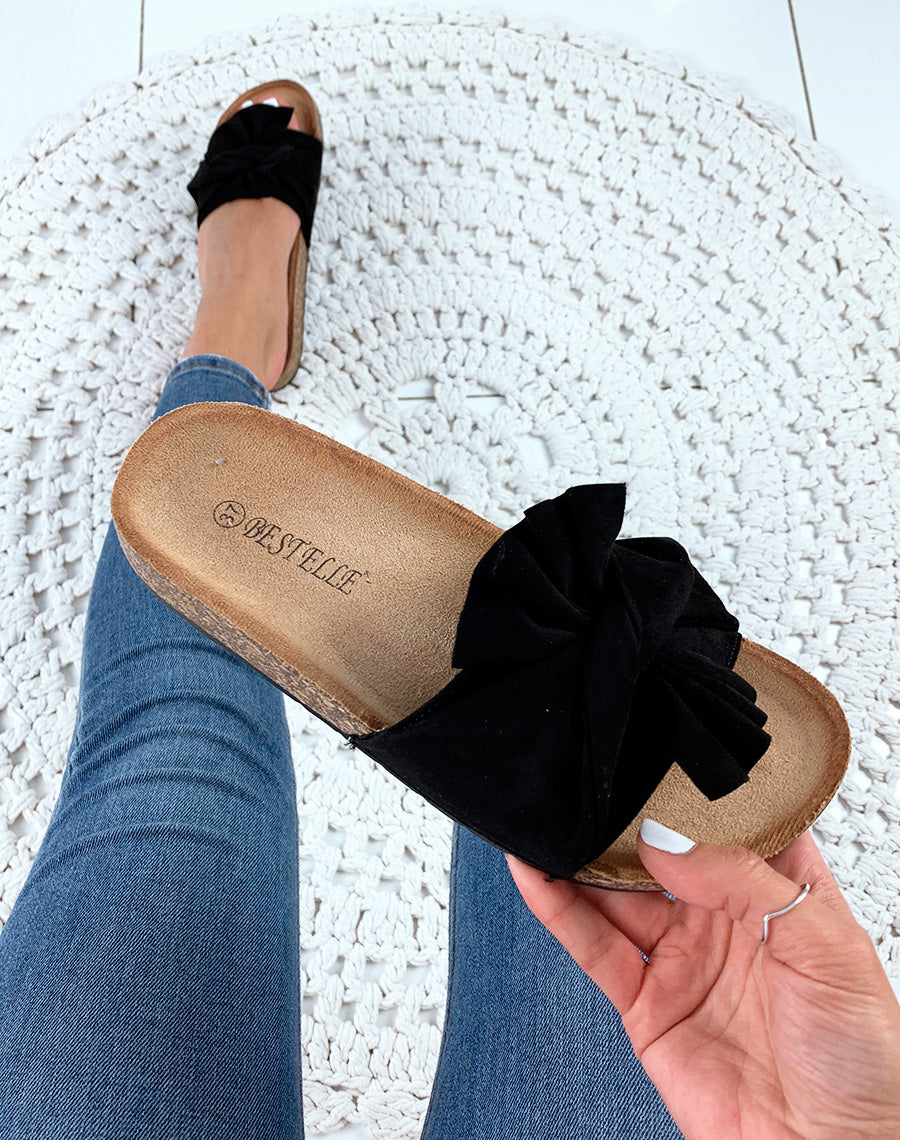 Mules noires en suédine à gros nœud volant