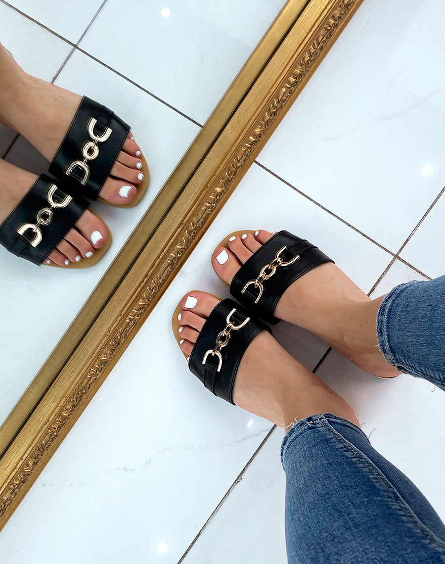 Mules noires à large bride à détail doré