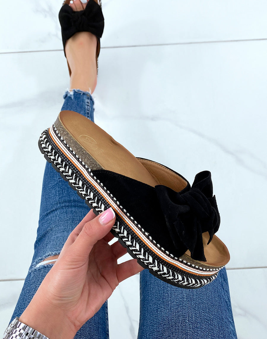 Mules noires à noeud et semelle aztèque