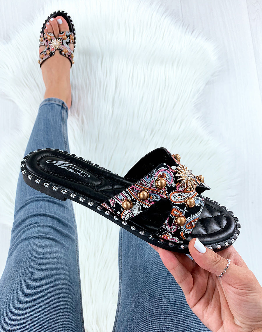 Mules noires à ornement