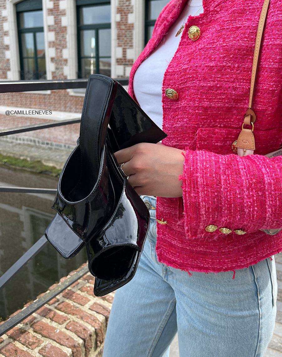 Mules noires vernies à talon triangulaire