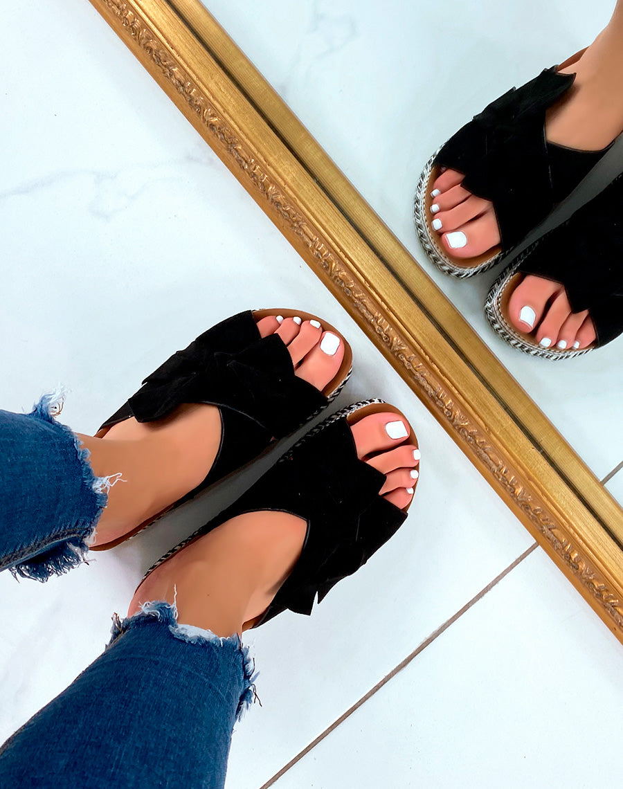 Mules à plateforme en suédine noire à gros noeud