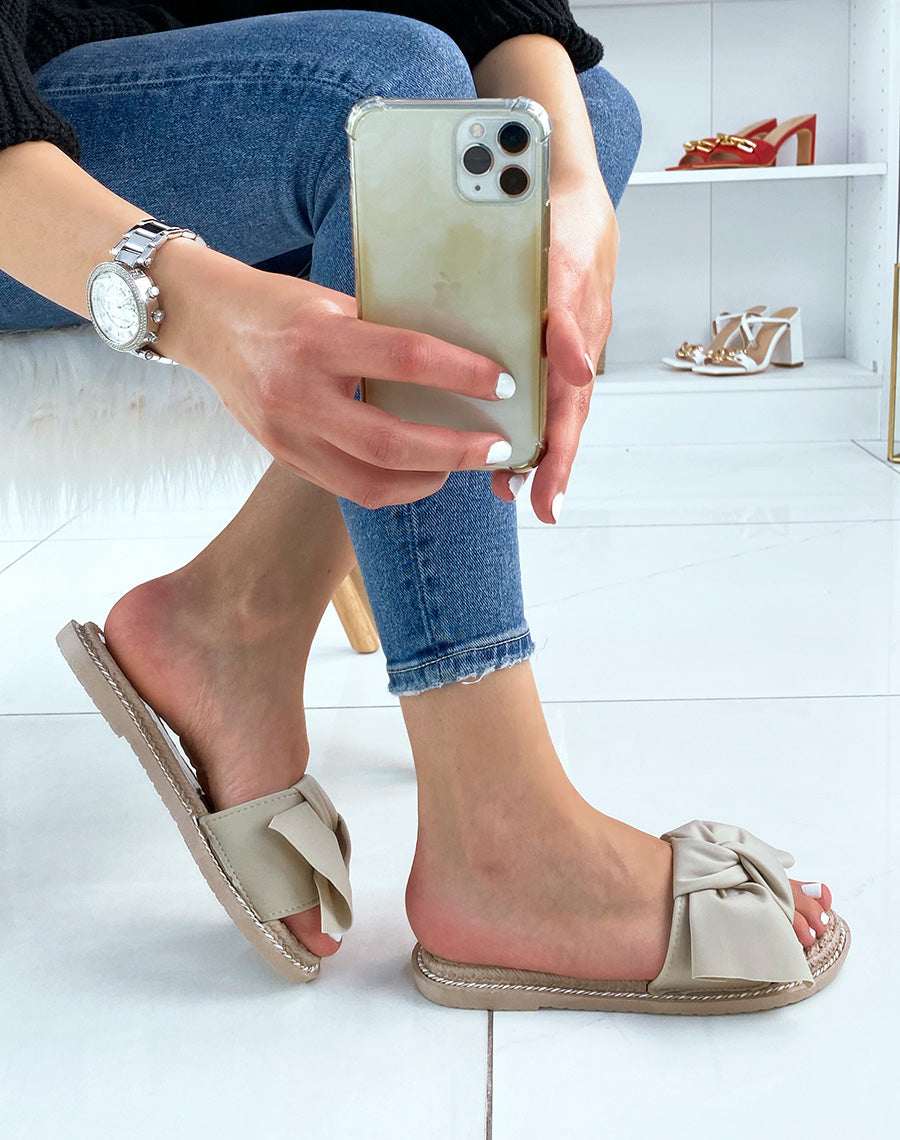 Mules plates beiges à noeud