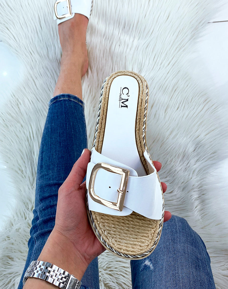 Mules plates blanches à détail doré