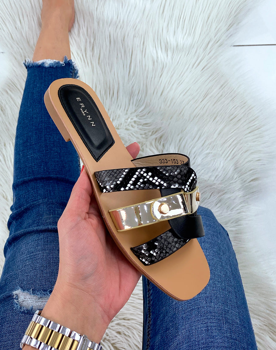 Mules plates noires à brides entremêlées et détails python et dorés