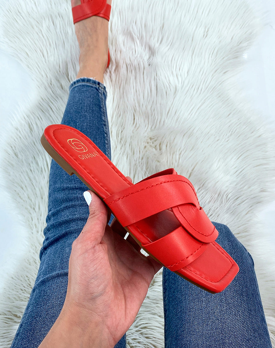 Mules rouges à larges brides entrecroisées