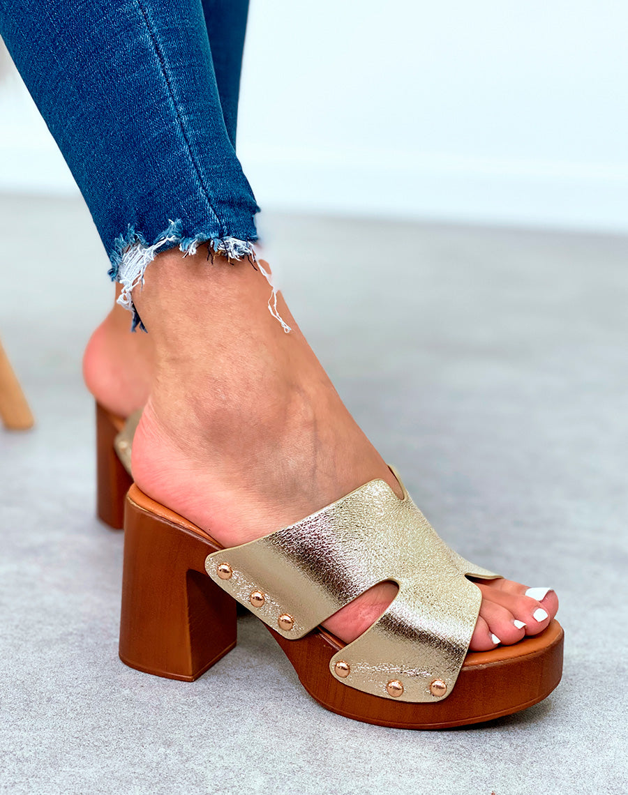 Mules sabots dorés à talons carrés pour femme