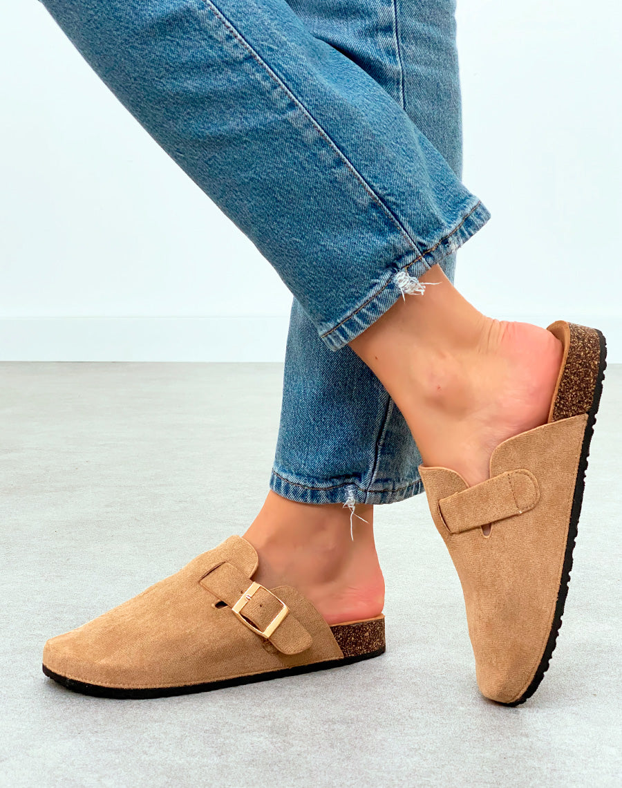 Mules Sabots Femme Taupe en Suédine avec Boucle Dorée – Élégance Naturelle
