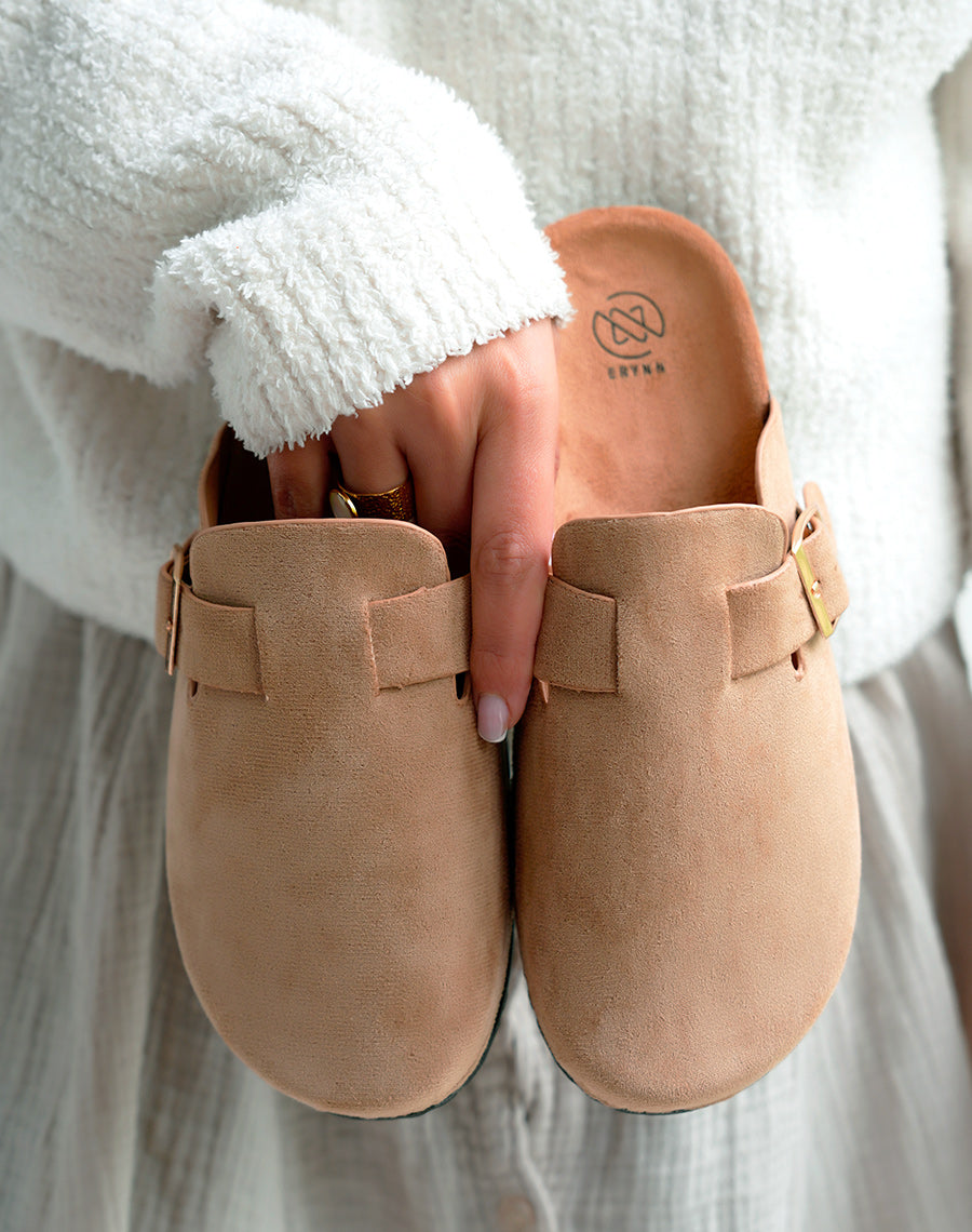 Mules Sabots Femme Taupe en Suédine avec Boucle Dorée – Élégance Naturelle