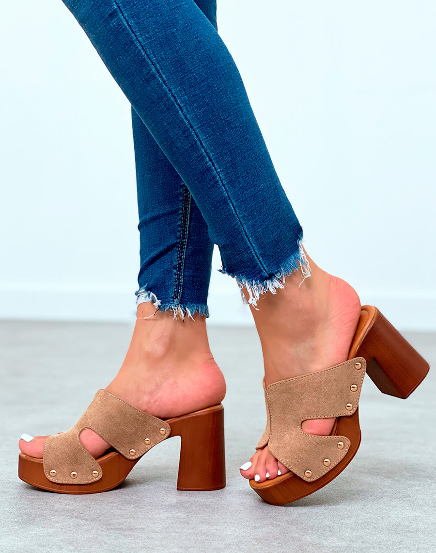 Mules sabots taupe en suédine à talons carrés et à détails dorés pour femme