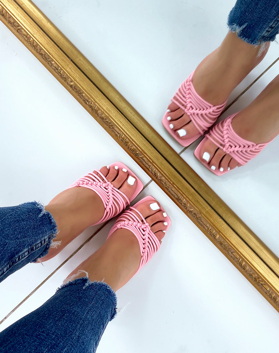Mules à talons roses à multiples brides