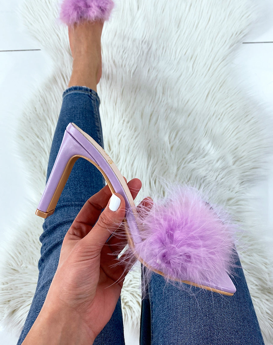 Mules à talons violet pastel à plumes