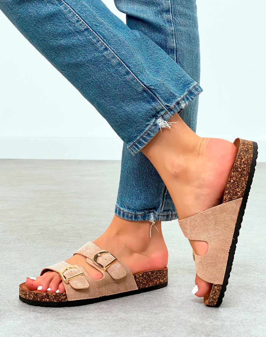 Mules Taupe en Suédine avec Double Sangle et Boucles Dorées – La Touche Neutre Chic