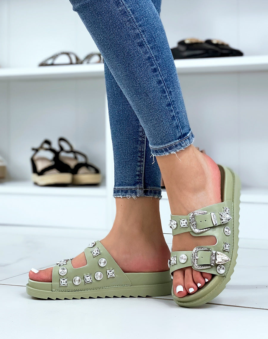 Mules vertes à double brides à bijoux argentés