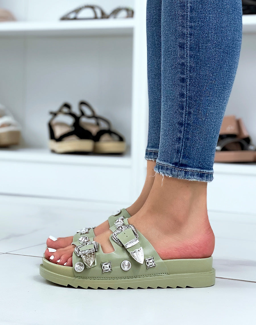 Mules vertes à double brides à bijoux argentés