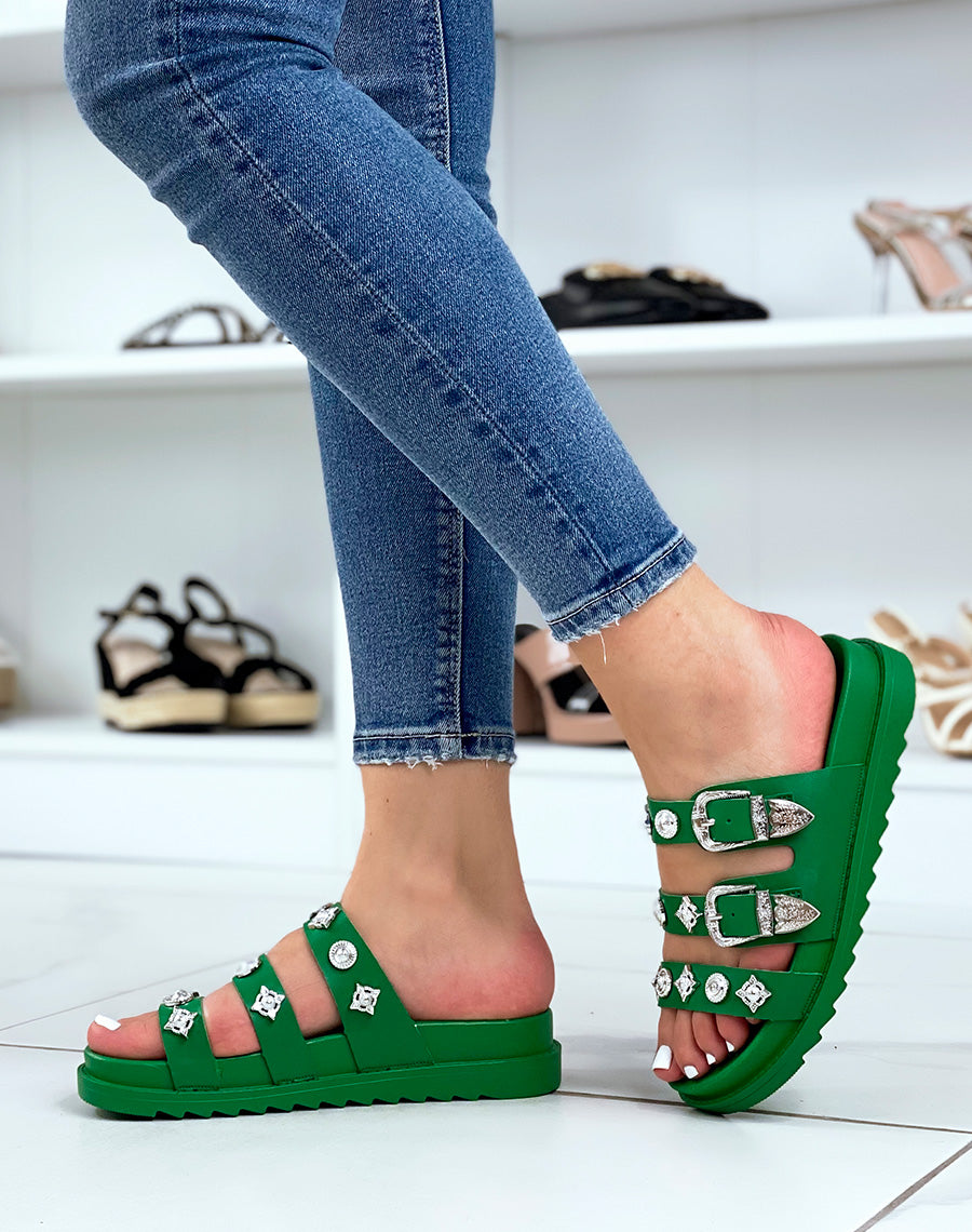 Mules vertes à triple brides à bijoux argentés