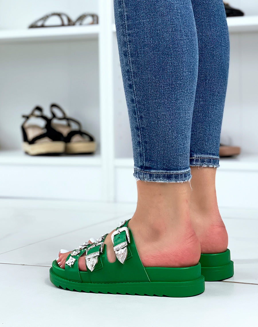 Mules vertes à triple brides à bijoux argentés