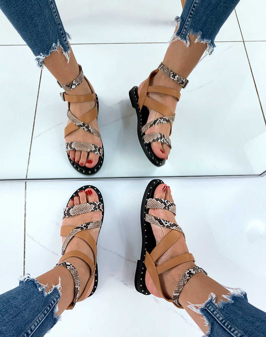 Nu-pied camel effet serpent à semelle cloutée