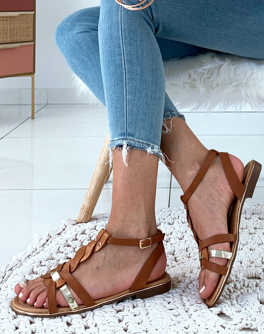 Nu-pied camel à multiples brides