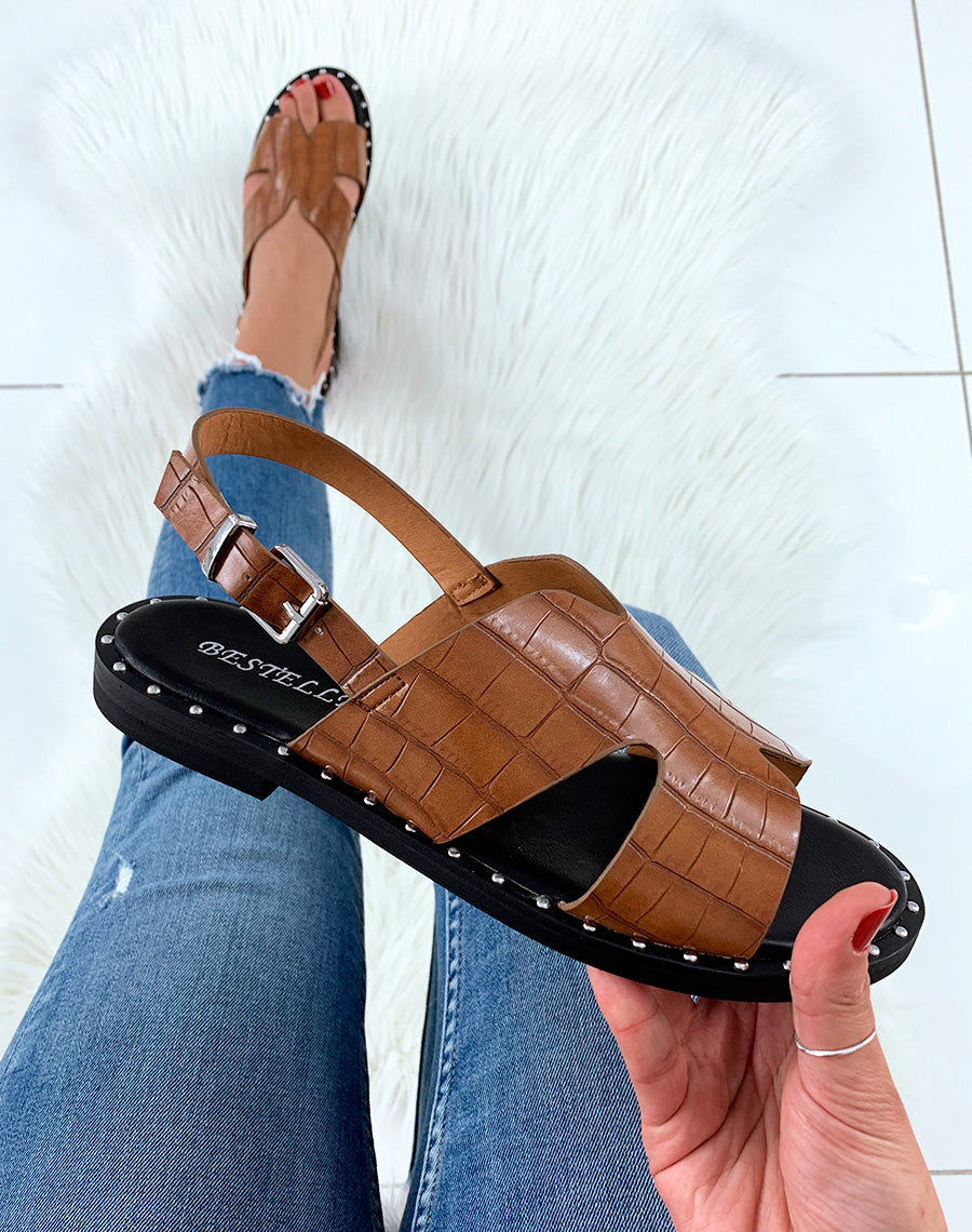 Nu-pied camel à semelle cloutée