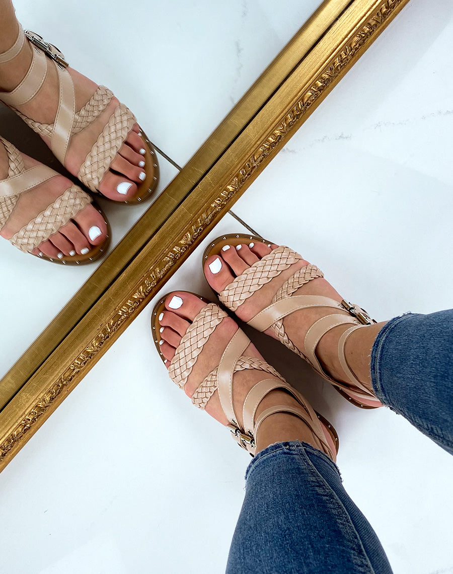 Nu-pieds beige à multiples brides tressées et lisses