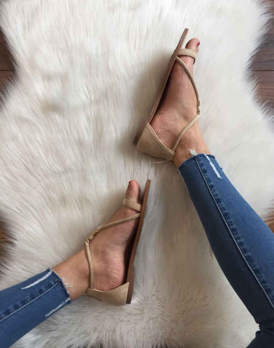 Nu-pieds beige ornées de perles or