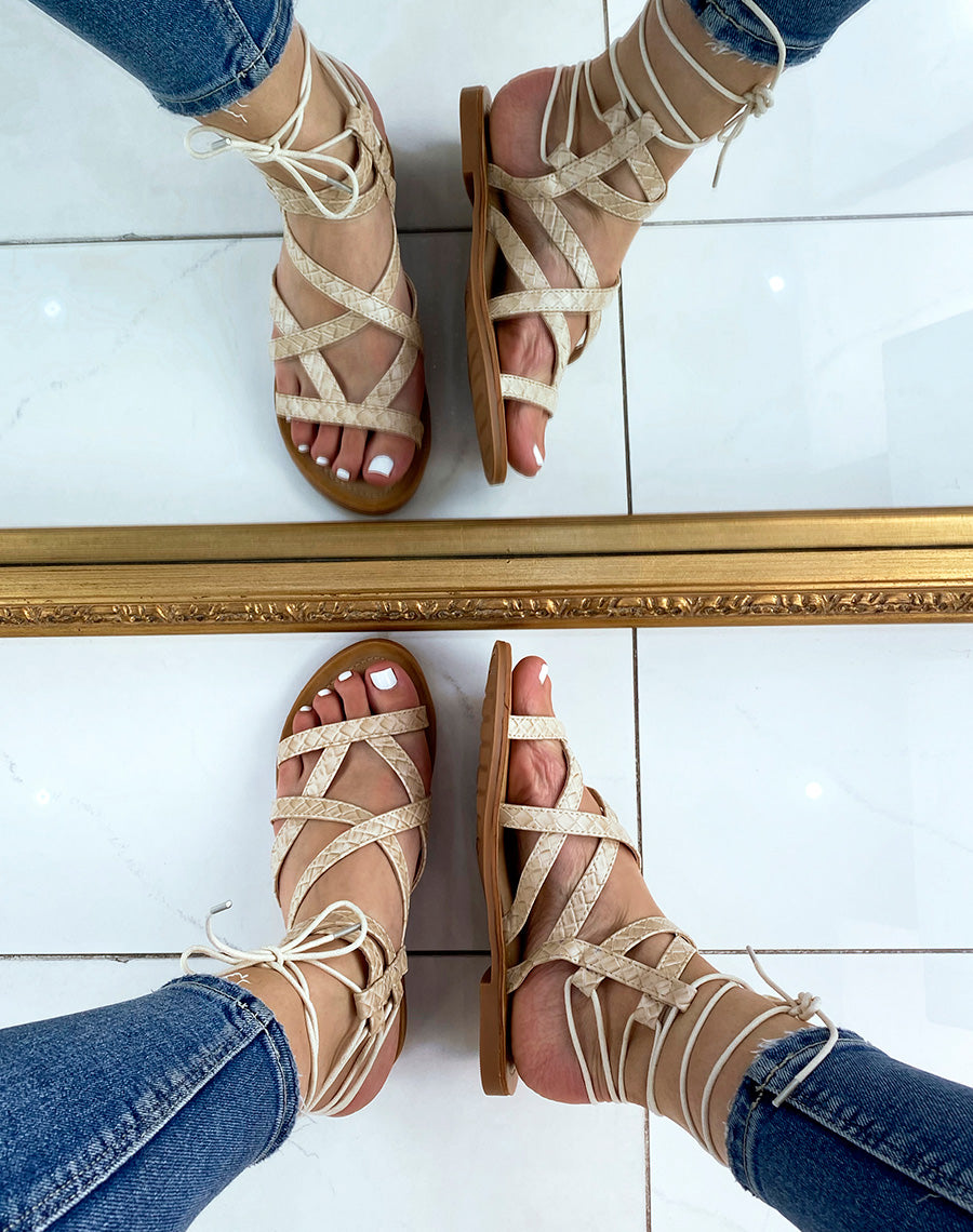Nu-pieds beiges à multiples brides effet croco