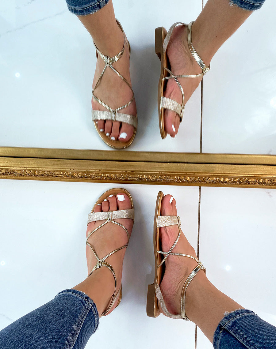 Nu-pieds à brides dorées et beiges