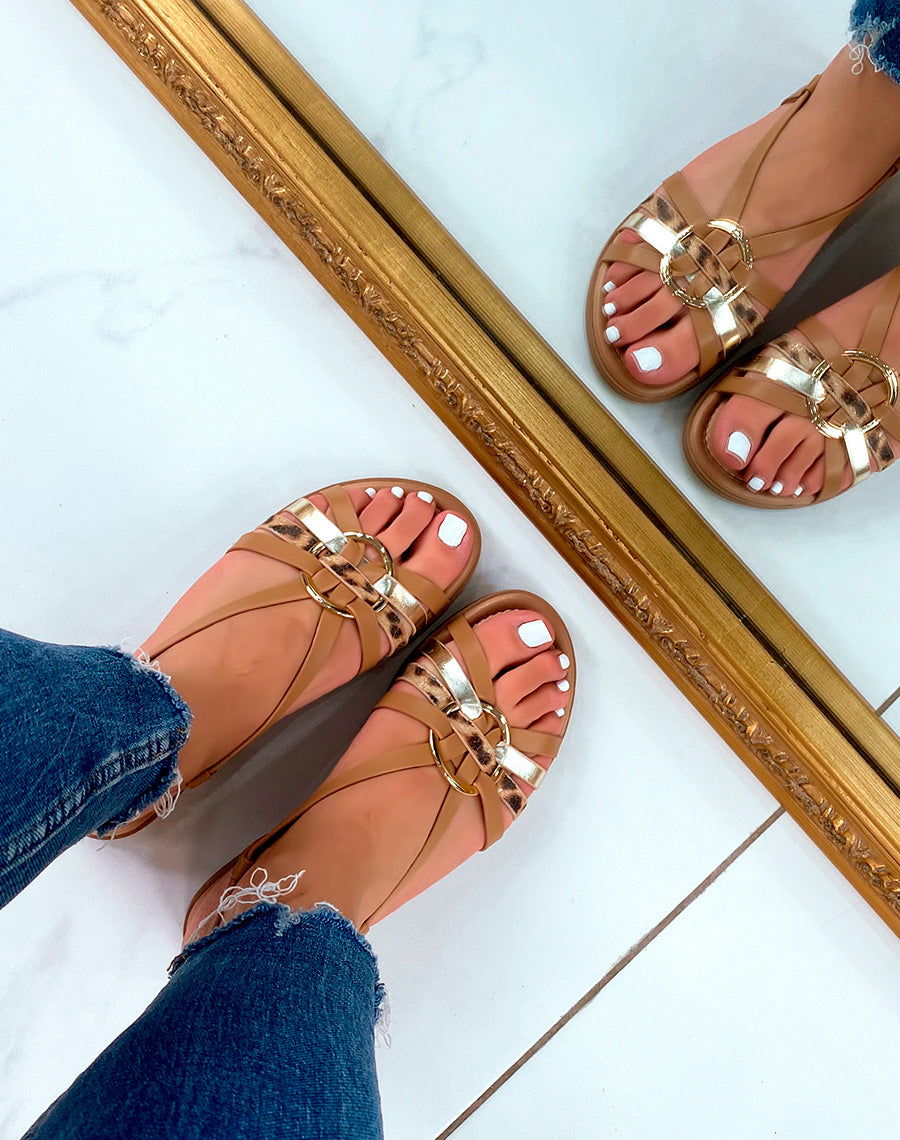 Nu-pieds camel et à motif léopard 