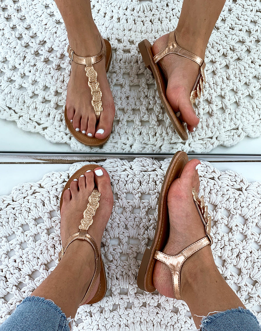 Nu-pieds champagne?? bijoux dor?s?frapp?s
