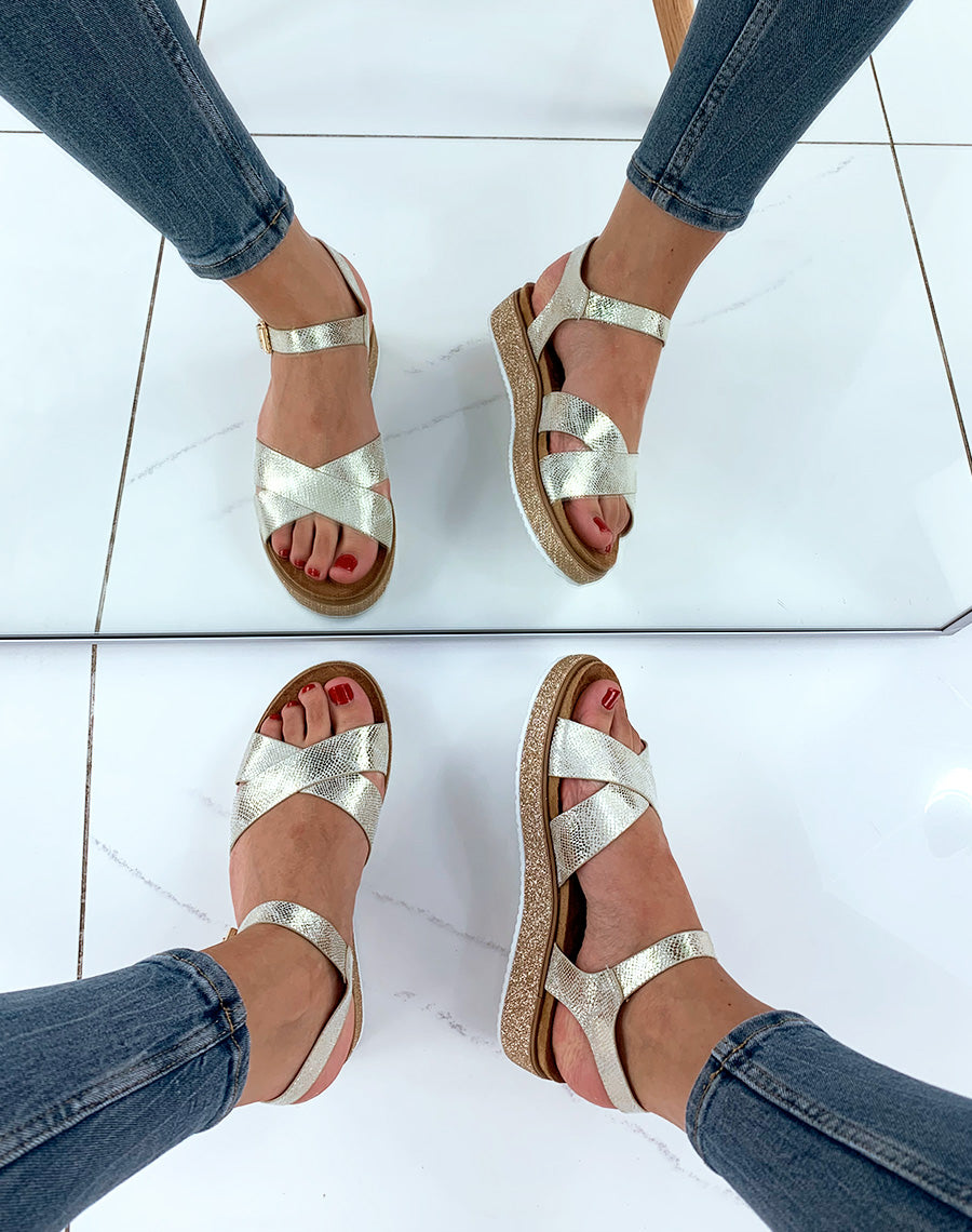 Nu-pieds dorées peau de serpent