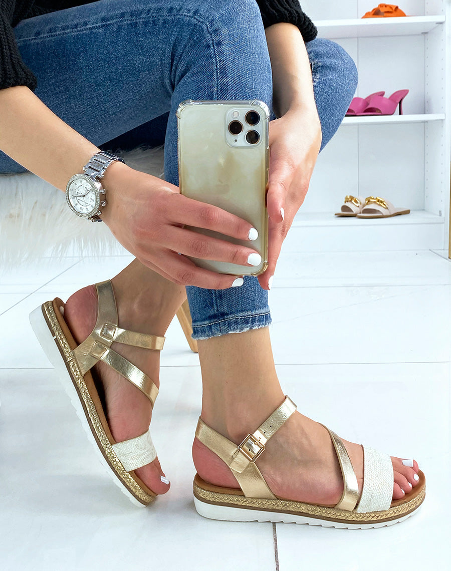 Nu-pieds dorés à bride blanche effet snake