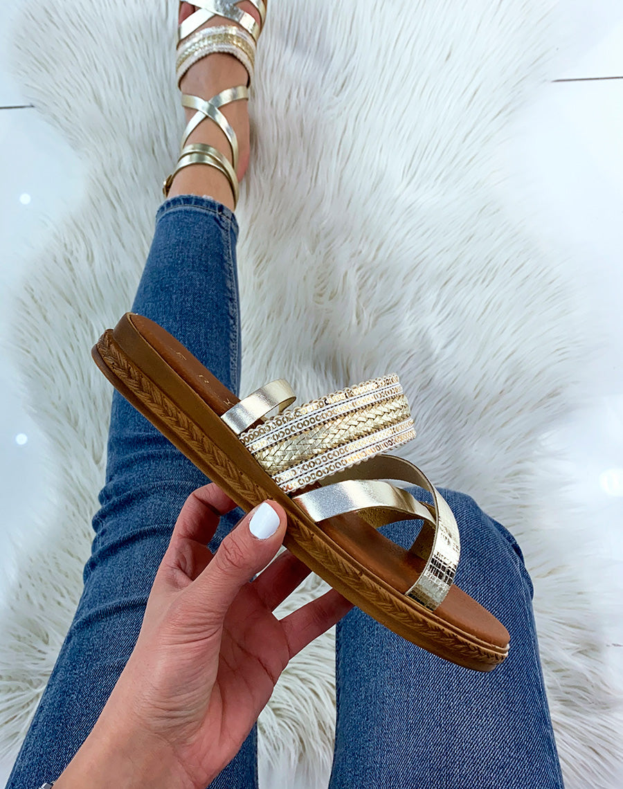 Nu-pieds dorés en cuir à multiples brides